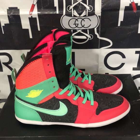 Women’s Jordan 1 - Picture 3 of 8